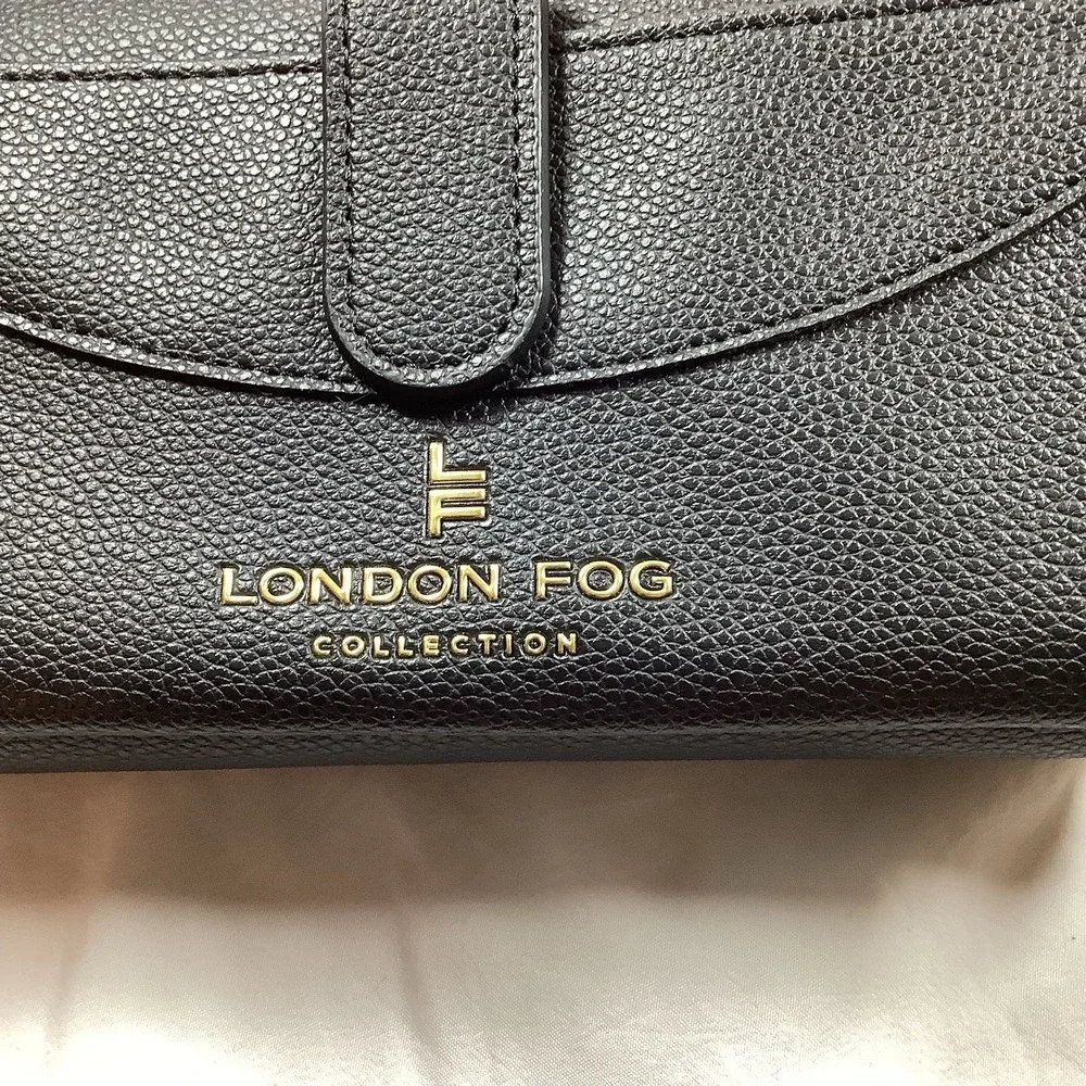 London Fog Black Pebble Zip Around Wristlet‎ Wallet Front Flap Charm